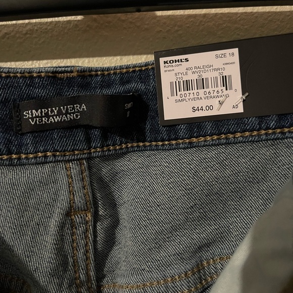 Simply Vera Wang High Waisted Roll Cuff Denim Shorts - Picture 5 of 5